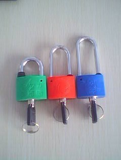 山东五金锁具6公分长梁通开挂锁产品特色与招商信息